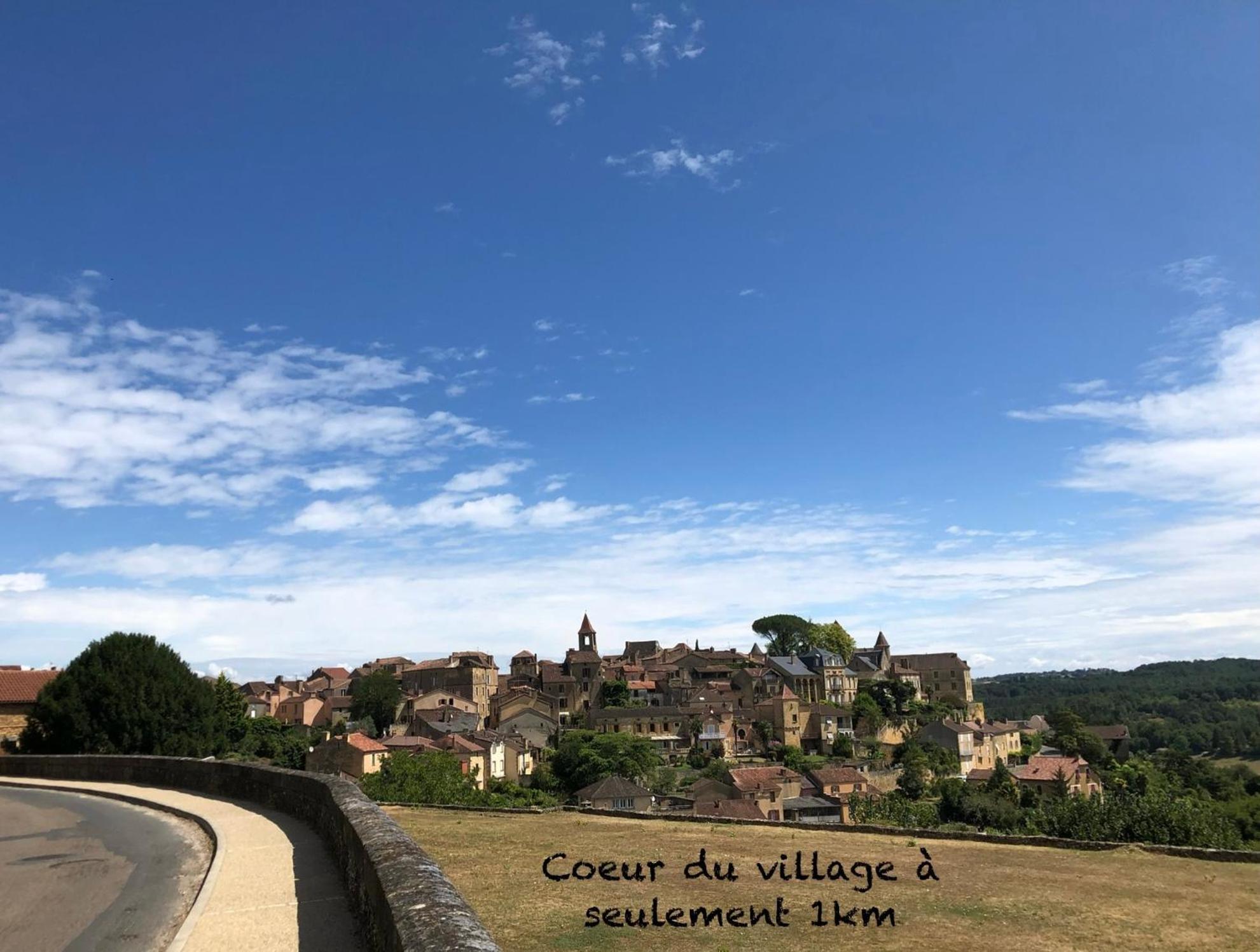 Au Lilas Rose Maison Entre Campagne Et Village Belves Exterior photo